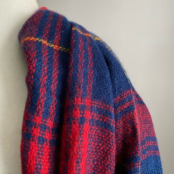 New Noel Plaid Triangle Scarf - Picture 6 of 7